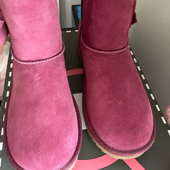 Uggs - Picture 2 of 2